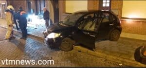 سائق مخمور يصطدم في منزل في مدينة نيل ويهرب