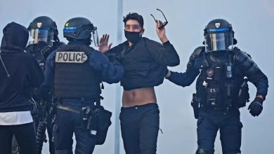 French high school students protesting